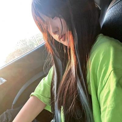 踉跄的女孩